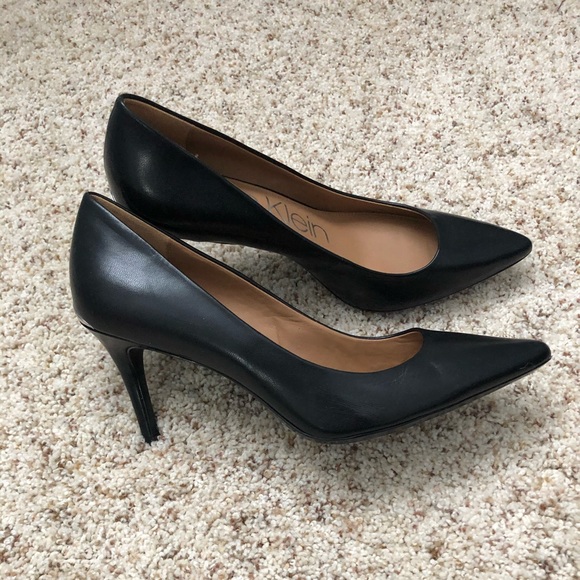 Calvin Klein - Picture 3 of 6